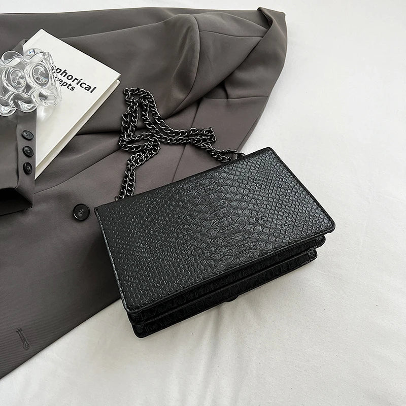 BOLSA DE OMBRO COM CORRENTE ESTILO RETRÔ