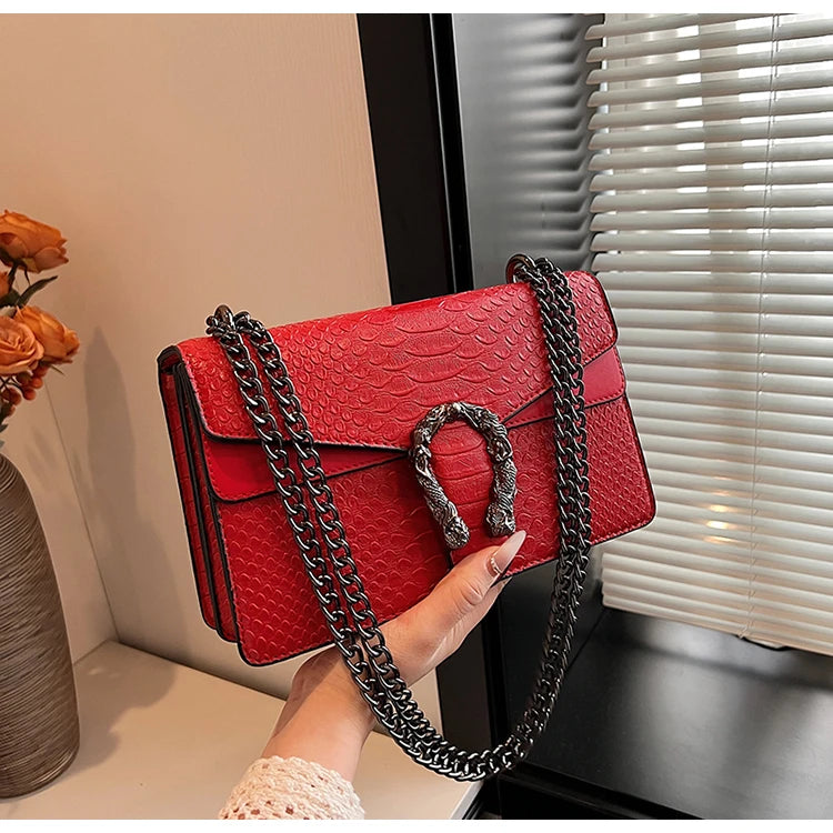 BOLSA DE OMBRO COM CORRENTE ESTILO RETRÔ
