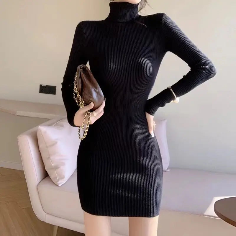 VESTIDO FEMININO DE GOLA ALTA