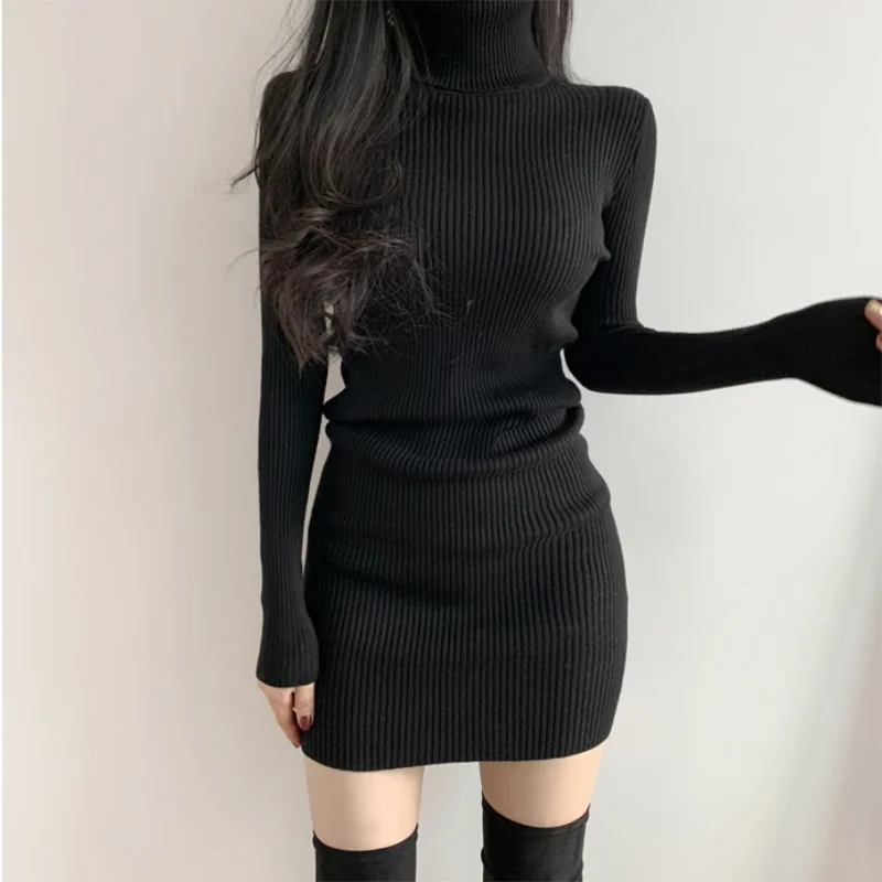 VESTIDO FEMININO DE GOLA ALTA