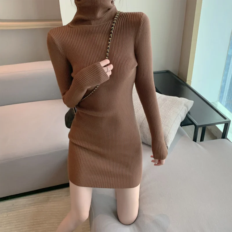VESTIDO FEMININO DE GOLA ALTA